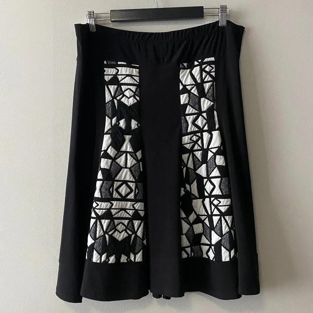 Marallis Collection Black White Geometric Pattern Skirt - Picture 2 of 10